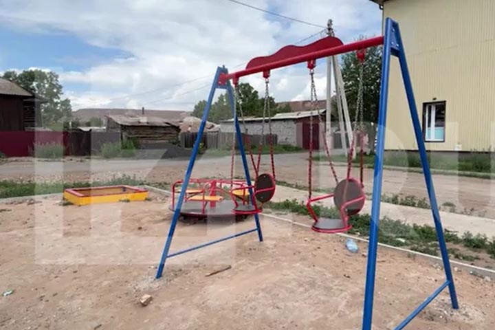 В Сорске появилась странная детская площадка «для дяди Степы»